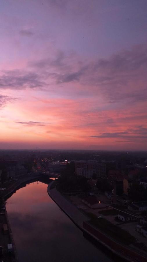ヴロツワフAtal Towers Prywatny Apartamentアパートメント エクステリア 写真