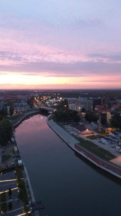 ヴロツワフAtal Towers Prywatny Apartamentアパートメント エクステリア 写真